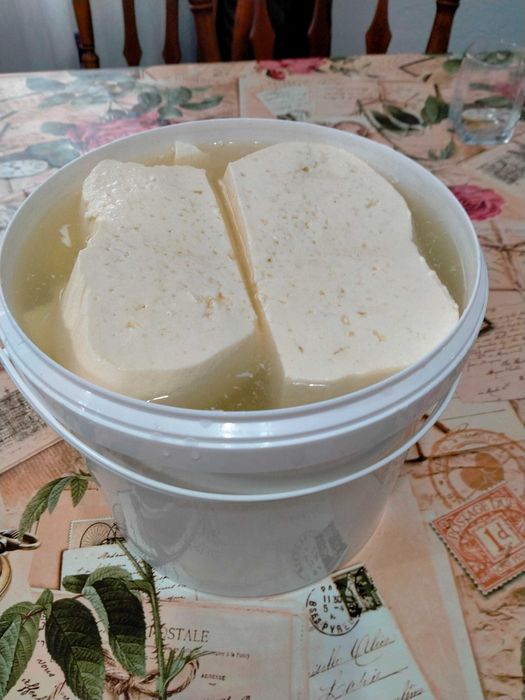 Vand branza telemea de vaca