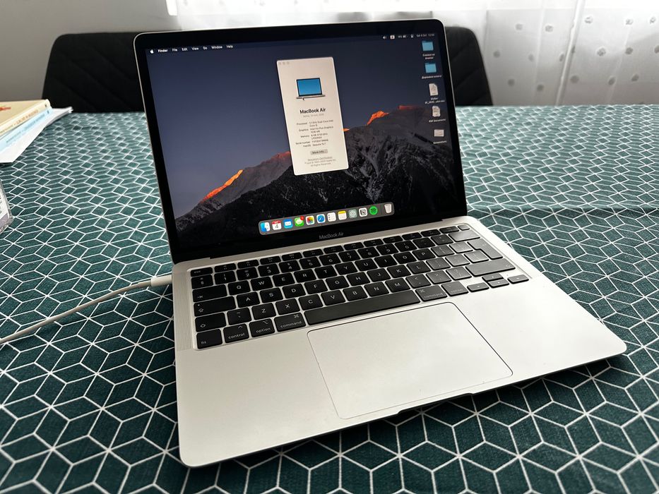 MacBook Air 13-inch 2020