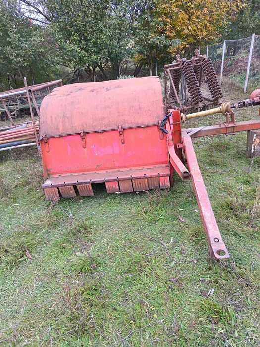 Tocatore și remorca basculabila