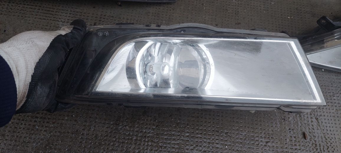 Proiectoare Skoda Octavia 3