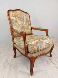 Антикварно кресло с текстил, представляващ стара испанска карта