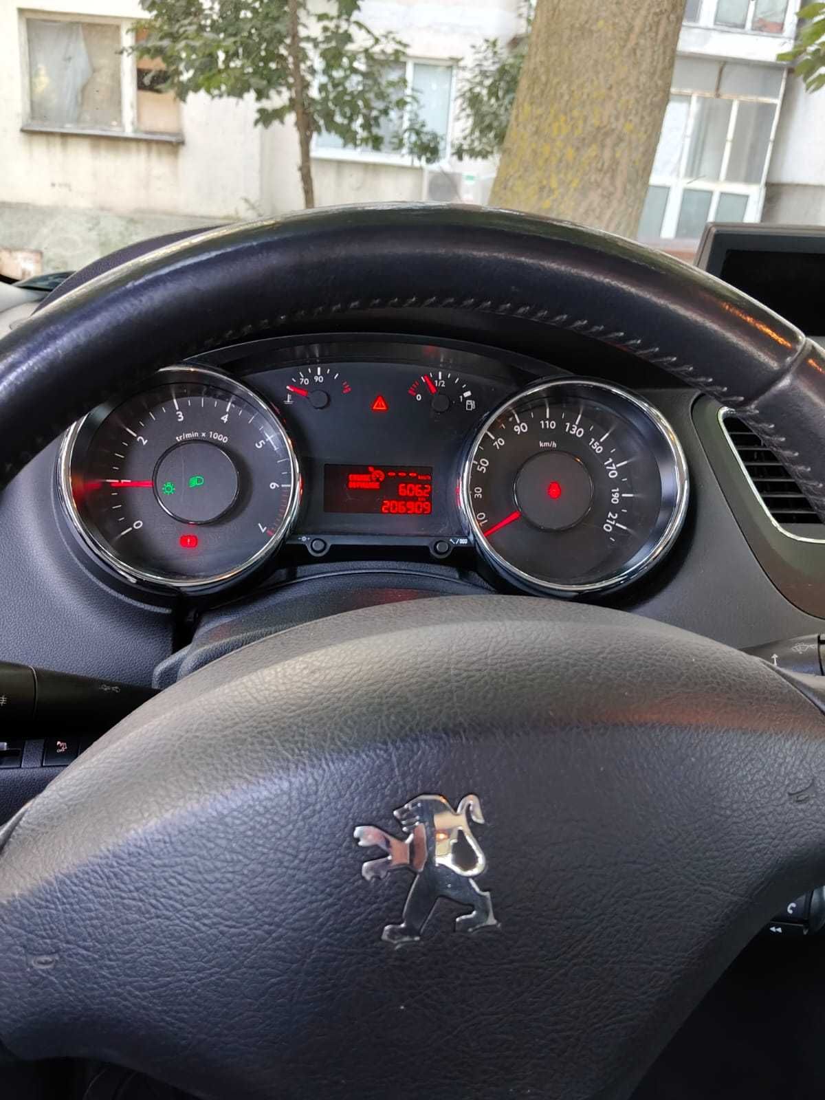 2007 г. Peugeot 5008