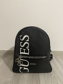 Черна чанта на Guess