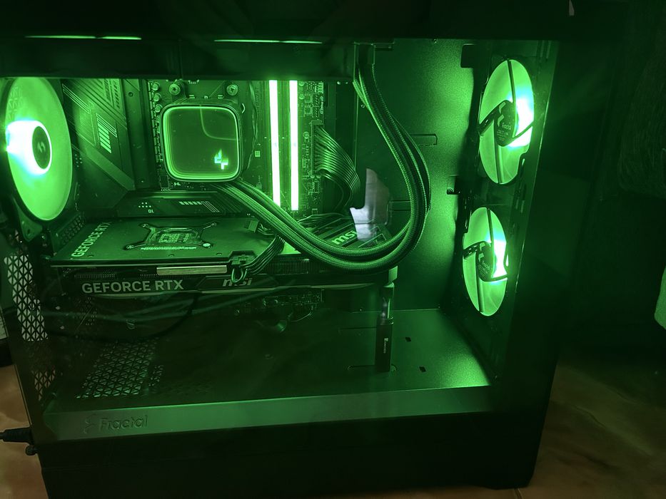Геймърски компютър / AM5 7600x / MSI 4070 / X670E / 1TB SSD
