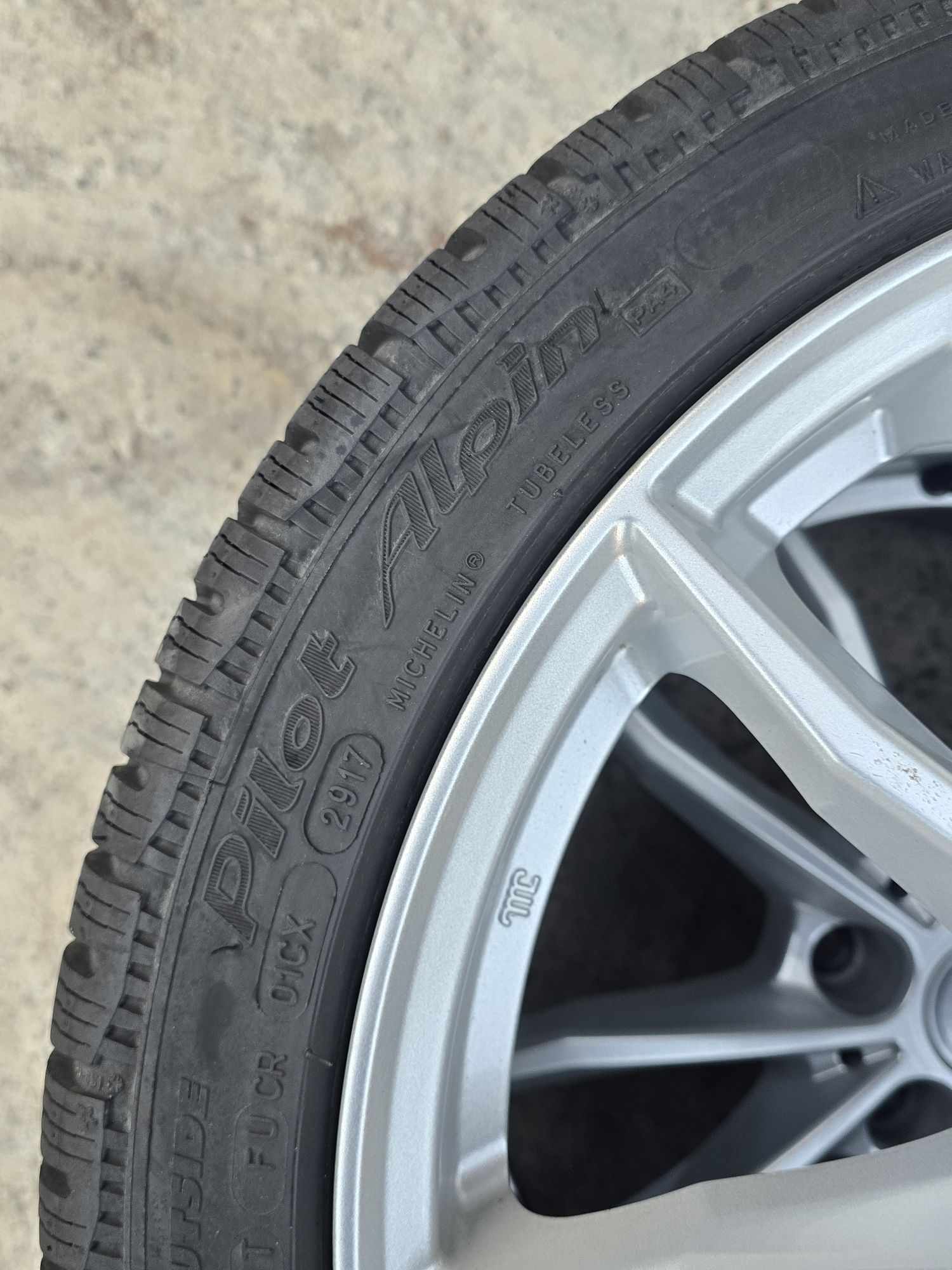 4 Броя 225/40/18 Michelin 2x6,5mm 2x5,8mm