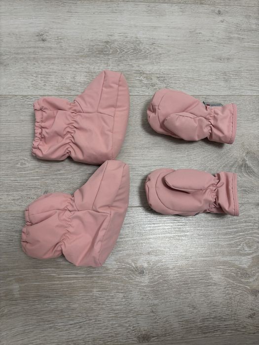 Зимен коплект меки ботуши и ръкавици за бебе