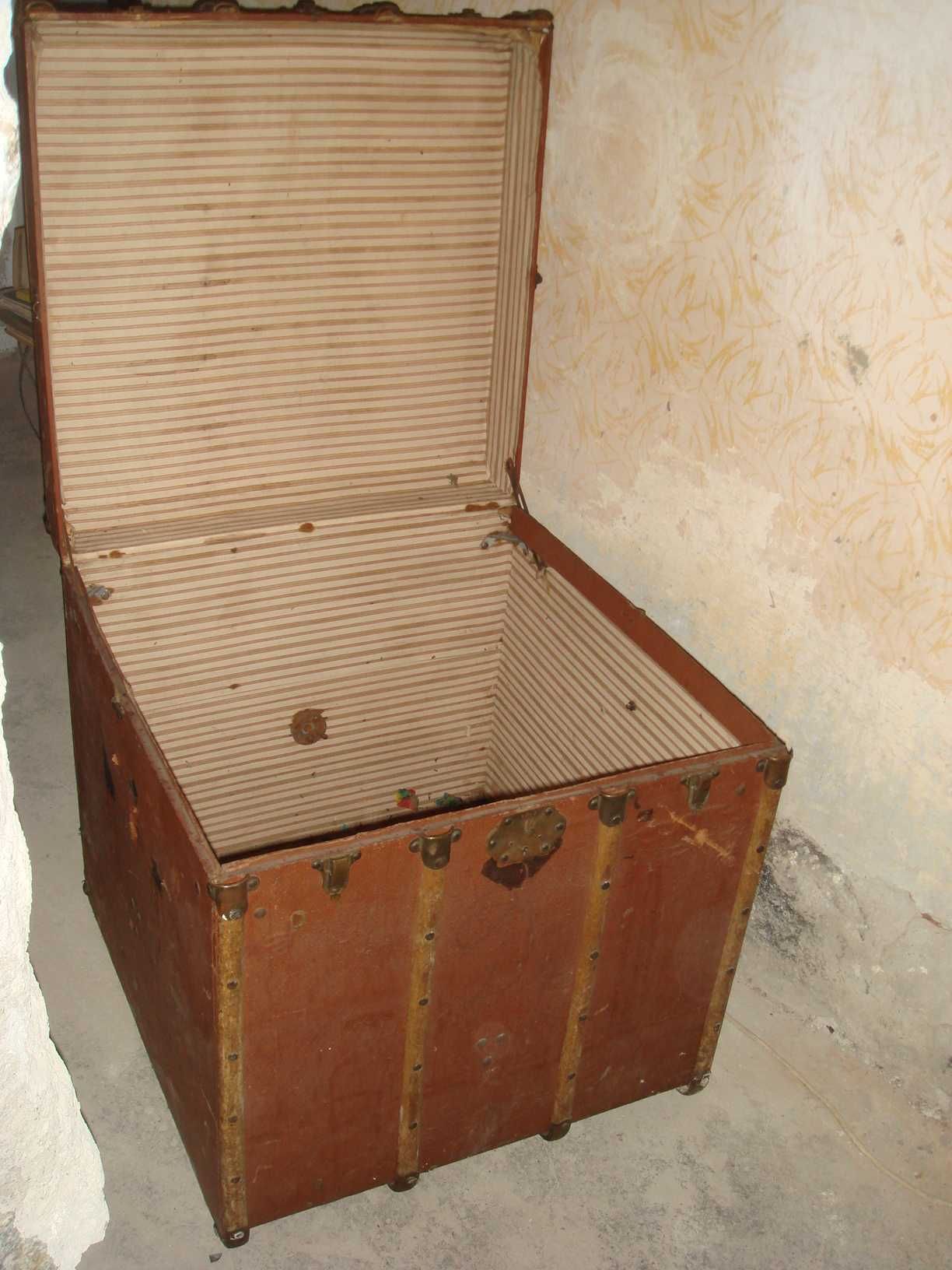 Cufar Vechi Lemn Carton ALAMA intariri Bronz 60/60 Vintage Retro Piele
