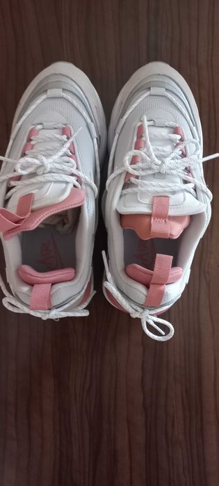 Продавам чисто нови маратонки NIKE AIR MAX FURYOSA