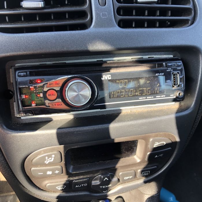 JVC работещо 4 по 50 вата вграден усилвател