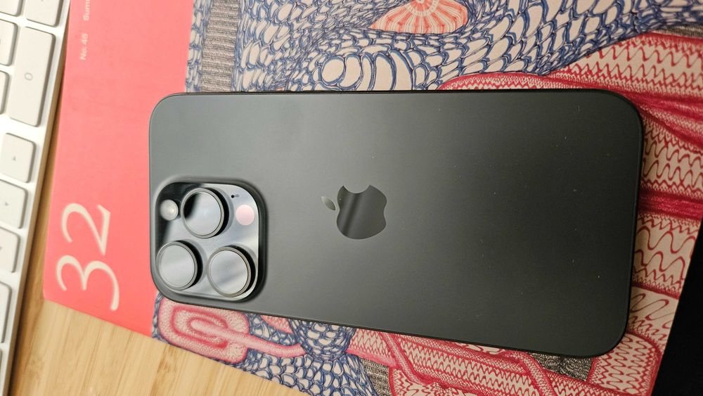 iPhone 15 pro 256gb cu carcasa (impecabil, ca nou, la liber)