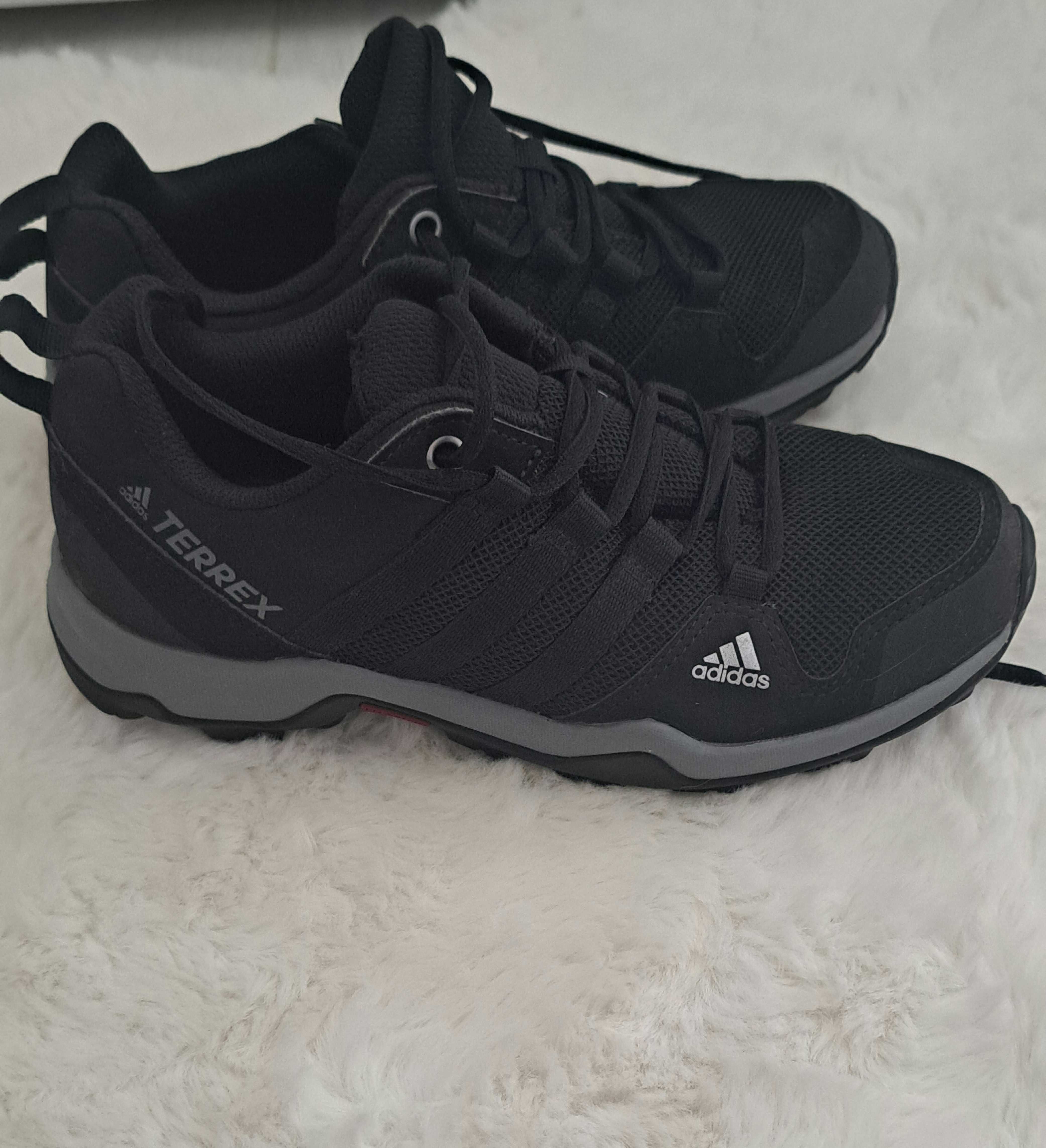 Оригинални детски маратонки Adidas    Terrex