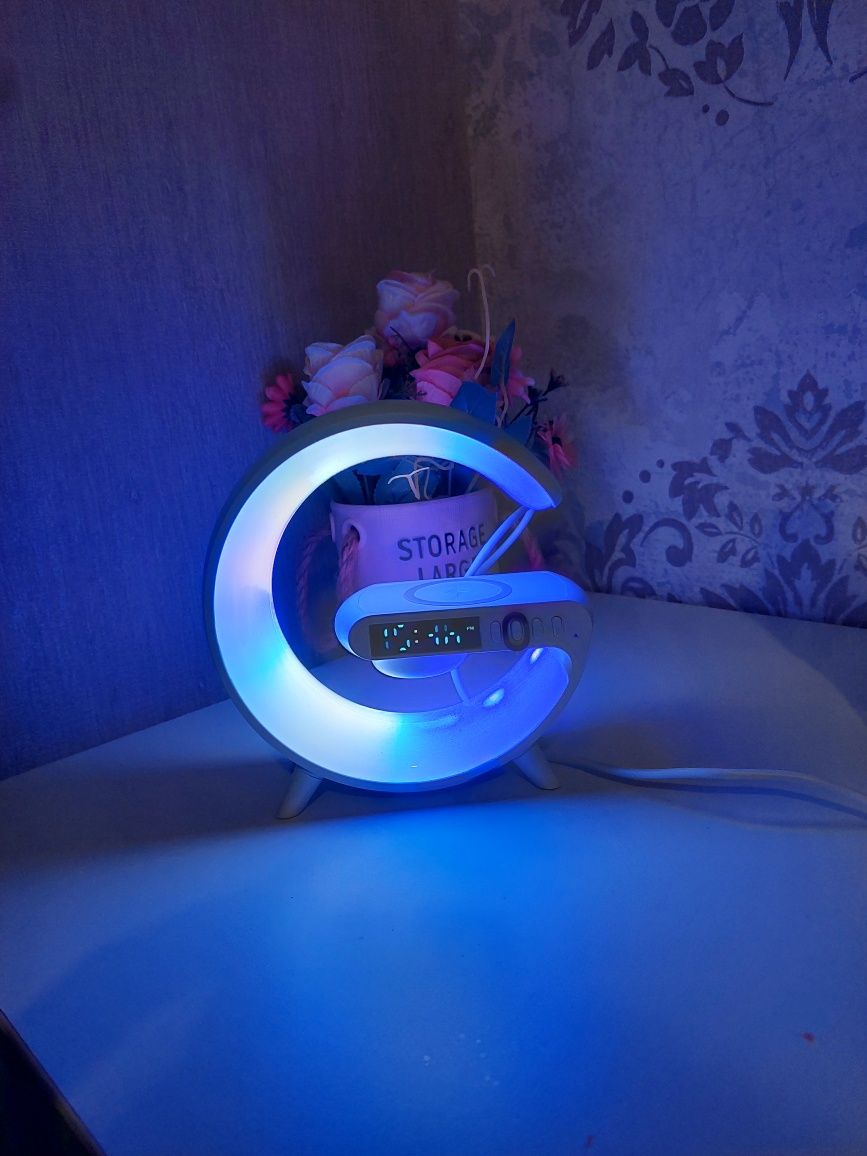 Интелигентна LED лампа и безжично зарядно устройство Bluetooth