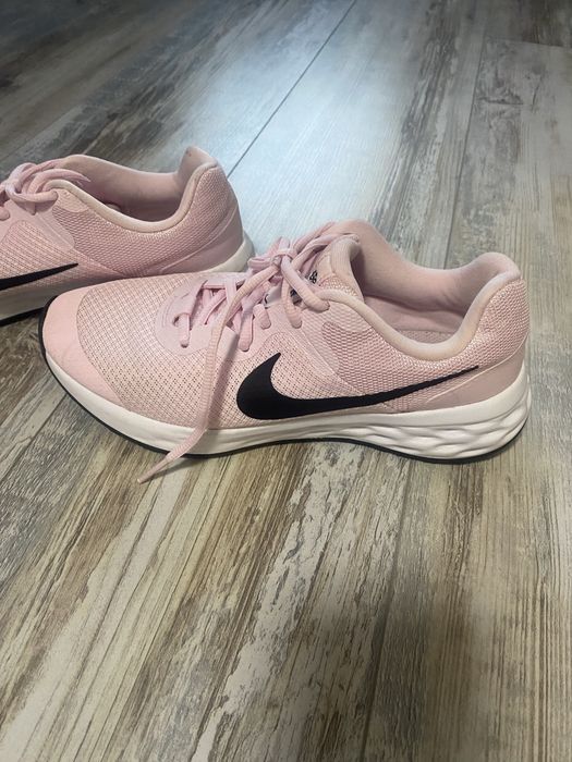 Маратонки Nike розови