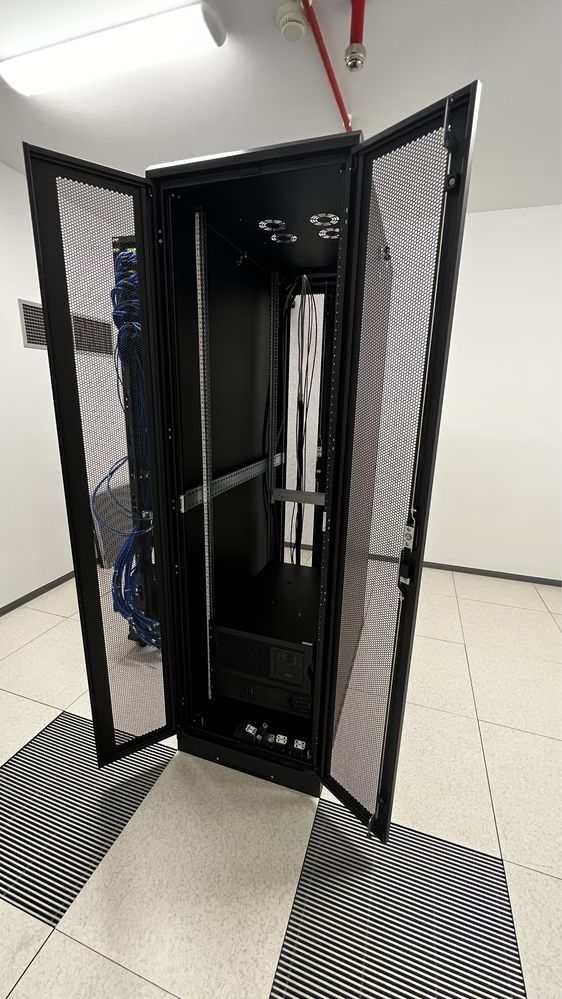 Vand rack pentru servere