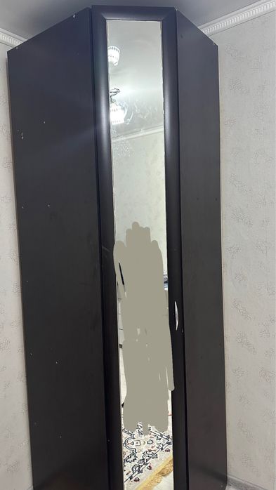 Угловой шкаф.