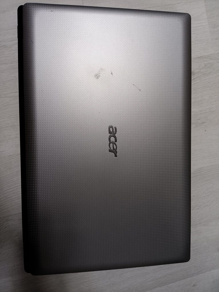 Acer 17 inci ,iAmd x4 Quad core ssd120gb