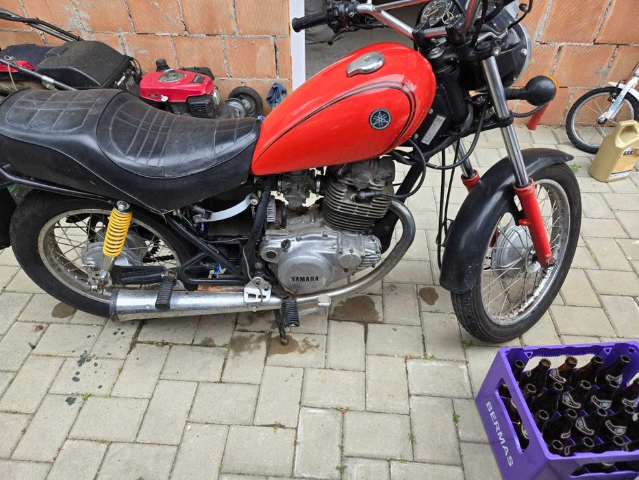 Motocicleta Yamaha SR250