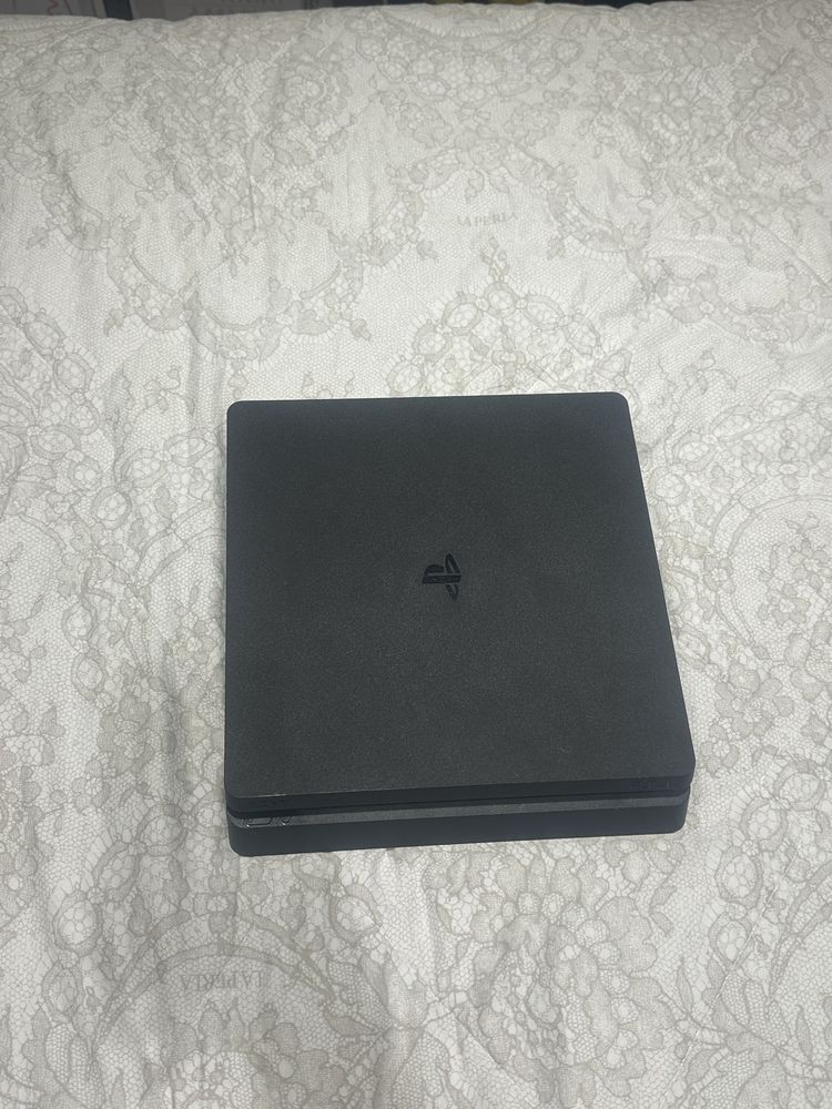 Продается Отличный PS 4 Slim 1Tera