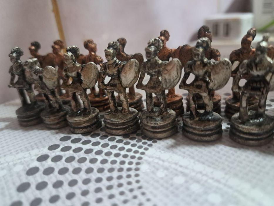 Vand piesele de sah din imagine.