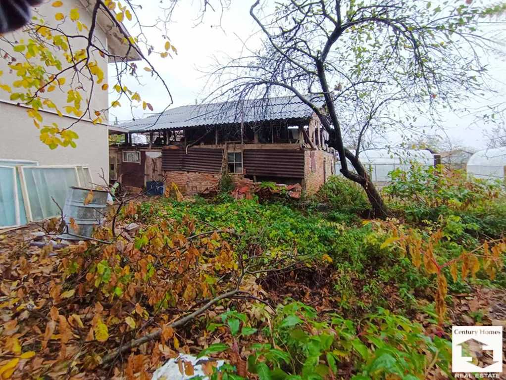 120313 Триетажна къща с равен двор и гараж в гр. Долна Оряховица