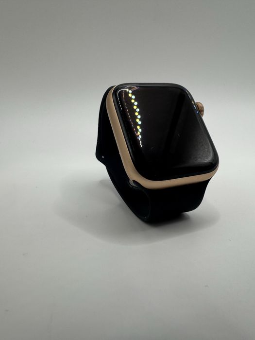 Apple Watch SE  44mm,есть шнур,без коробки