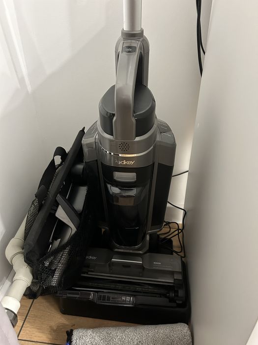 СРОЧНО! Продам моющий пылесос с функцией самоочистки