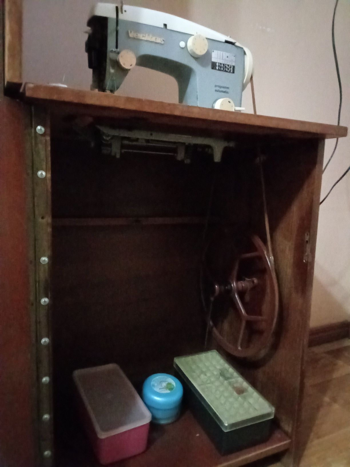 Продается швейная машина