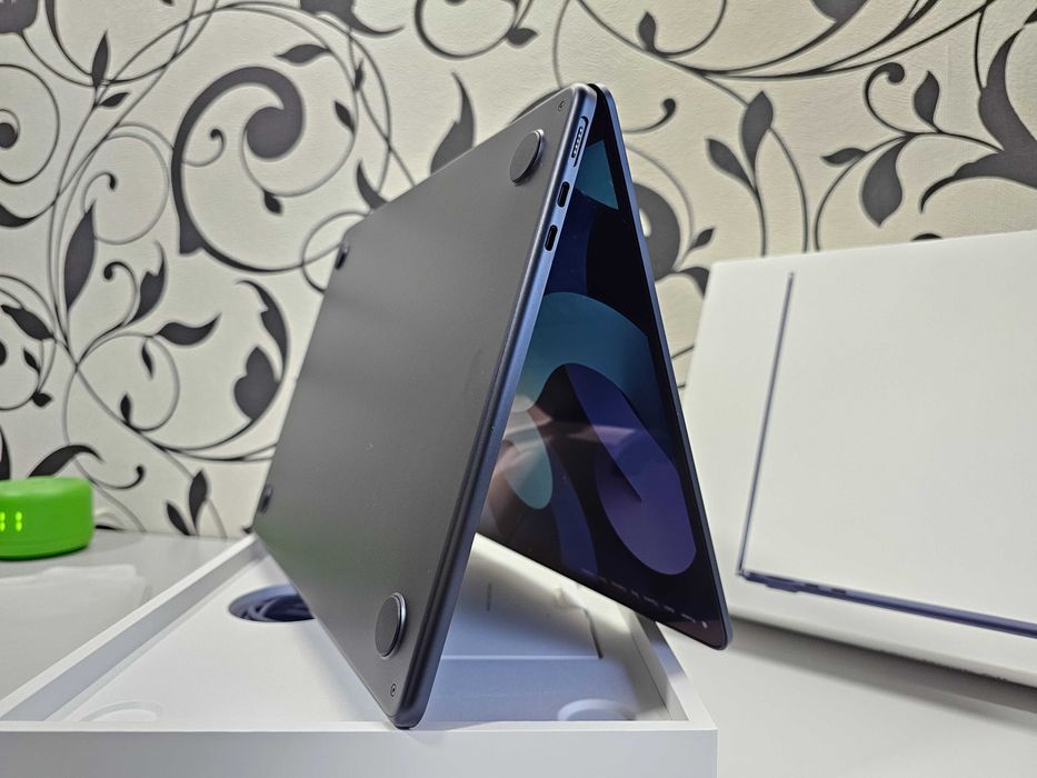 ПРОДАМ Macbook Air 13" inch M2 (16GB/256GB). Практический НОВОЕ.