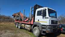 Camion marca Man, cu macara, pentru transport busteni