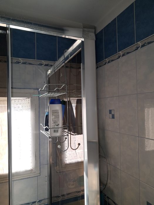 Cabină pentru duș pe colț