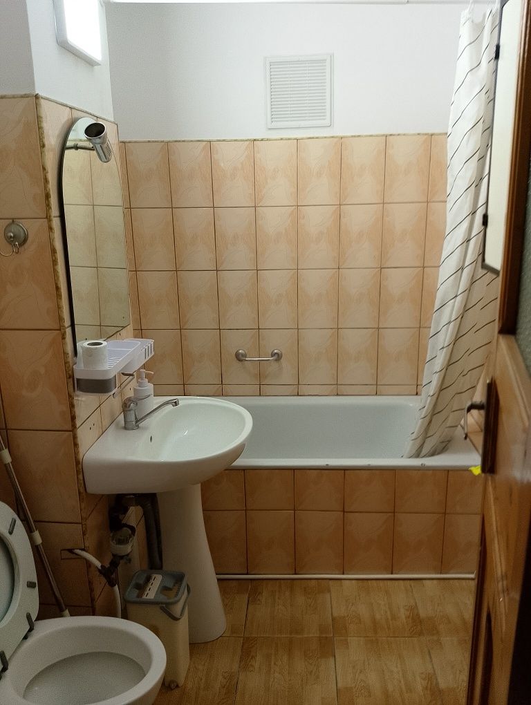 Închiriez apartament