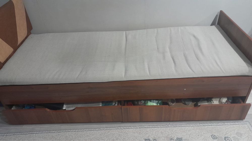 Продаю кровать в хорошем состояние