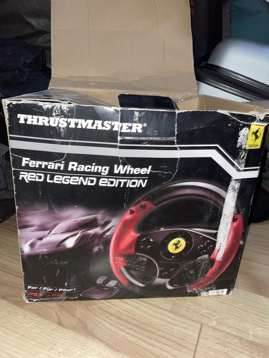 Volan si pedale Gaming Thrustmaster Ferrari Red Legend Edition