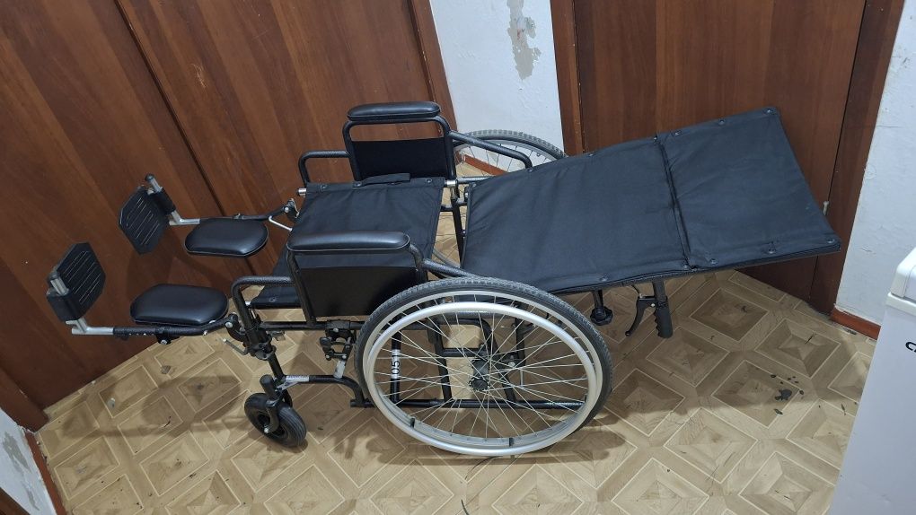 Инвалидная коляска с высокой спинкои