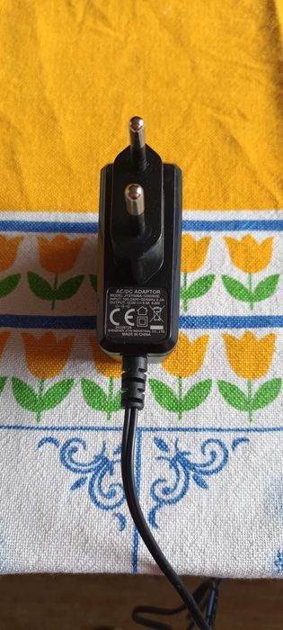 Продавам захранващи адаптери