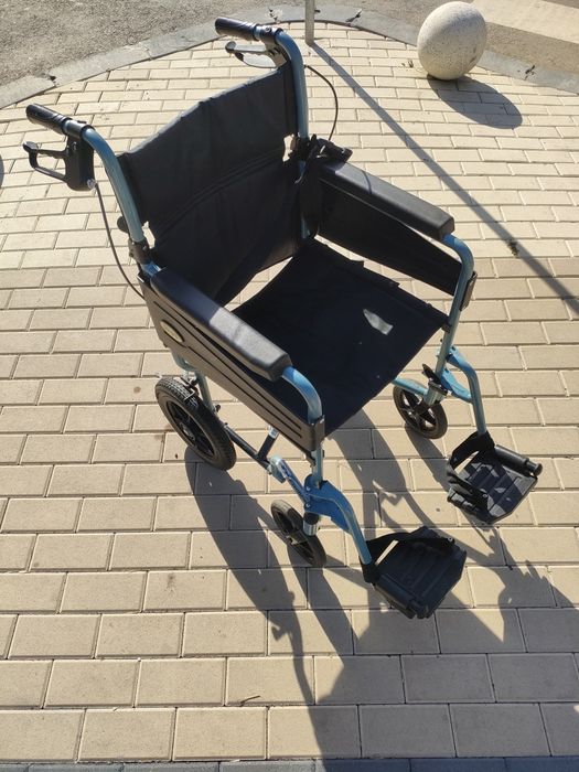 Scaun cu rotile ultrausor, pliabil, sezut 45 cm, CML-203ABJ-16

 

Sca