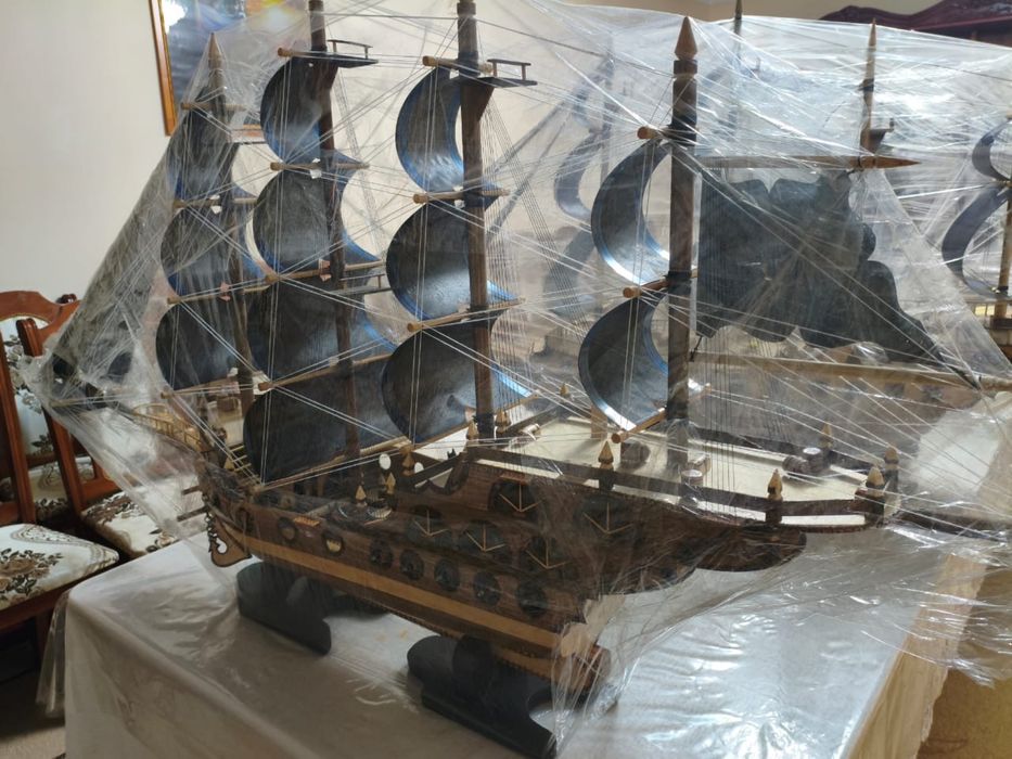 корабль сувинер из дерева