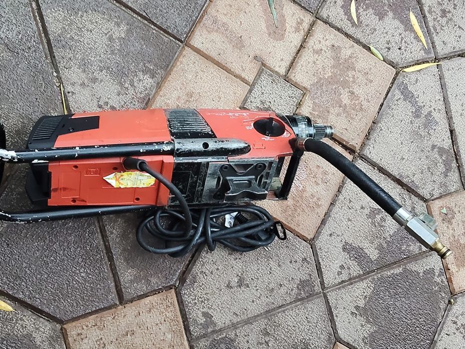 Carota HILTI  DD 200 în stare excelenta