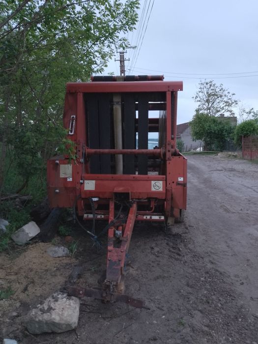 Vând 2 balotiere HEESTON / CLAAS.