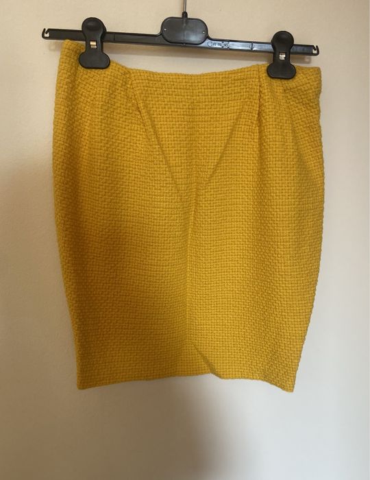 Fusta culoare galbena
