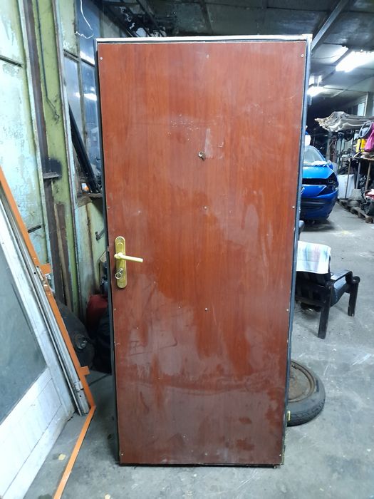 Метална и Алуминиева врати