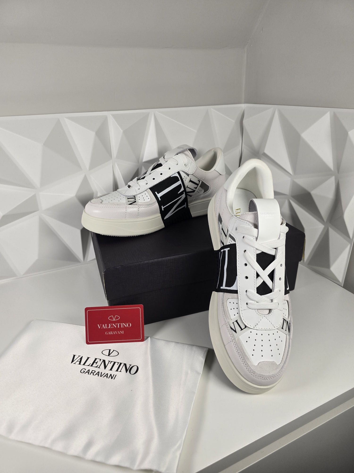 Мъжки обувки Valentino