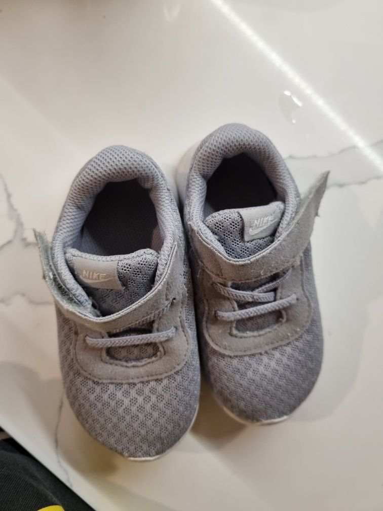 Adidasi Nike copii marimea 22