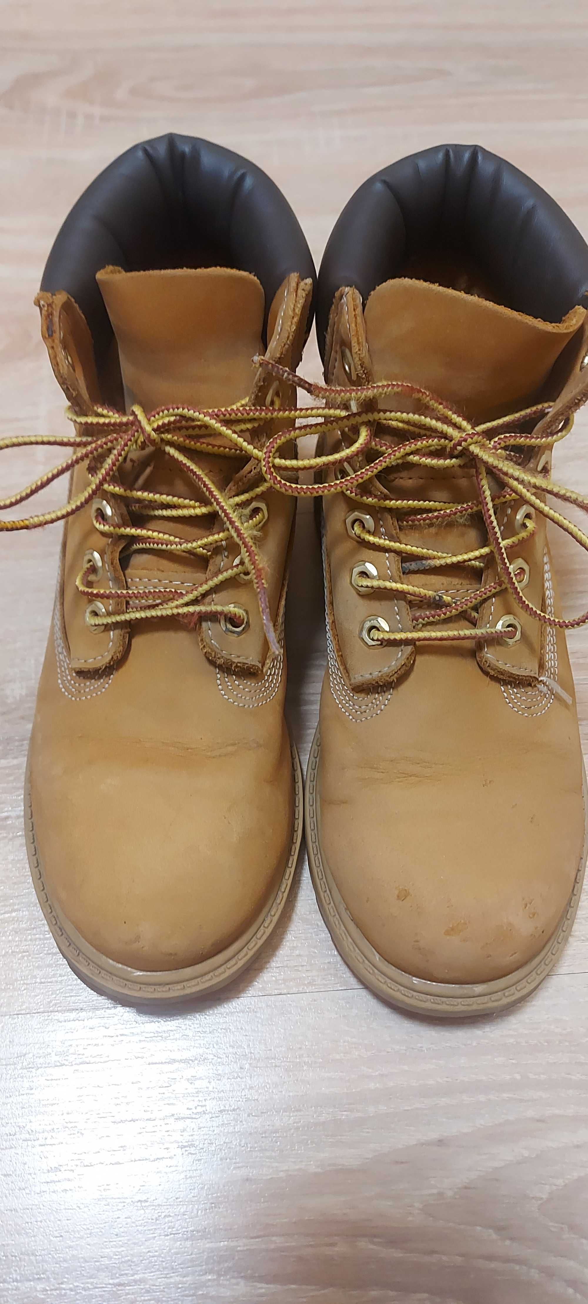 Ghete / Bocanci Timberland marime 35.5-36 Piele Intoarsa