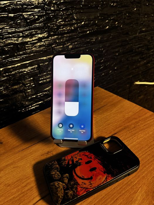Vand  /Schimb iphone 13 Red