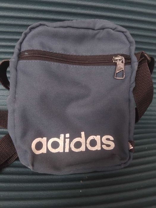 Adidas 100% оригинална мъжка чантичка