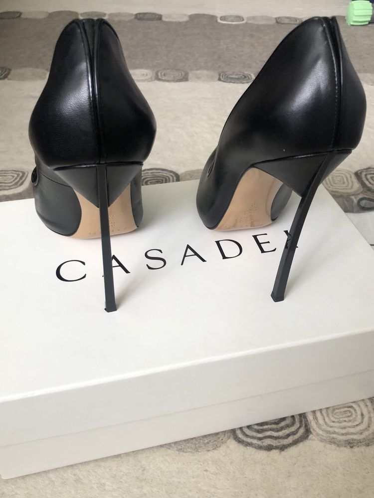 CASADEI marimea 39 NOI!