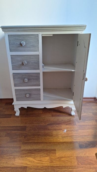 Уникален шкаф скрин