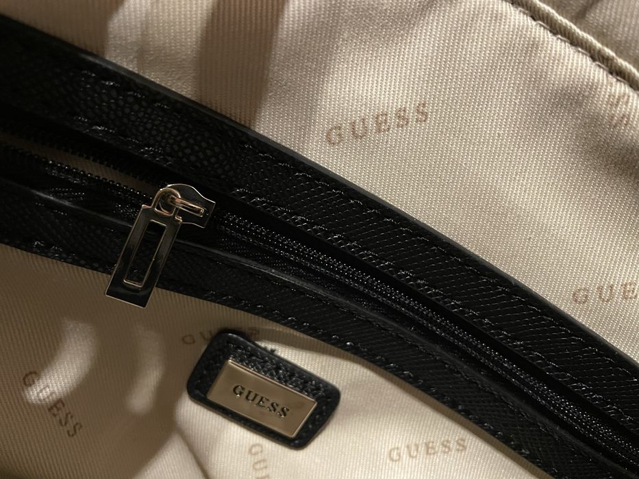 NOU Poseta/genta Guess