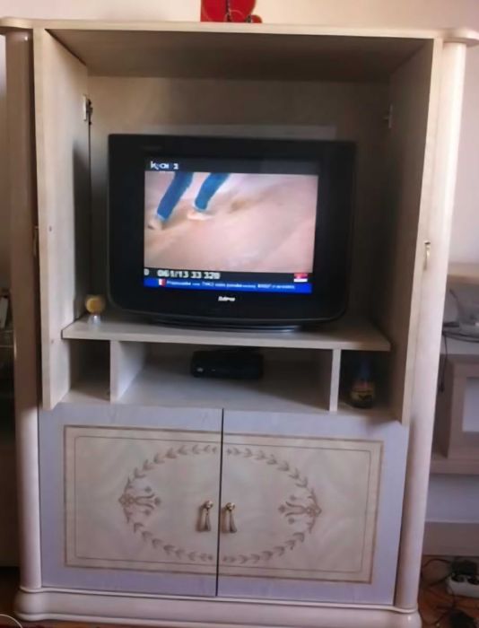 Comoda televizor